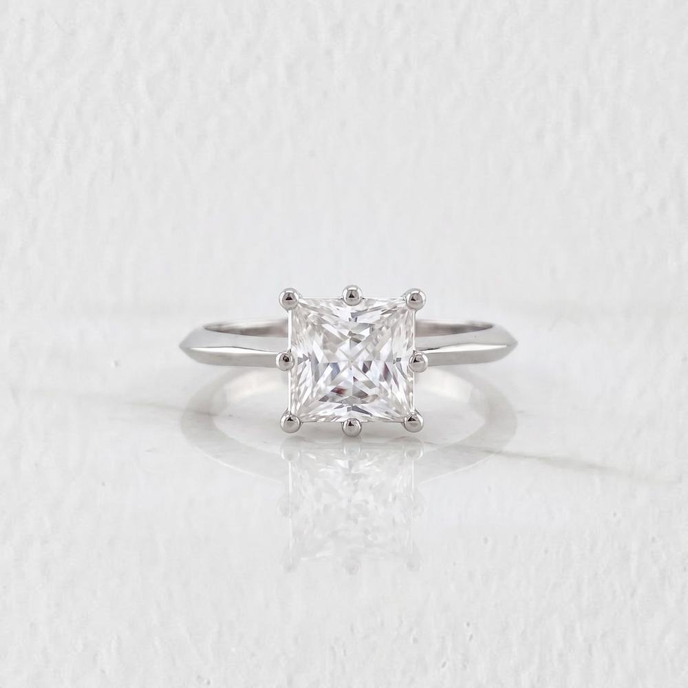Anillo Solitario Moisanita 1 qts 1.8g / T5 1/2 Oro Blanco 18K