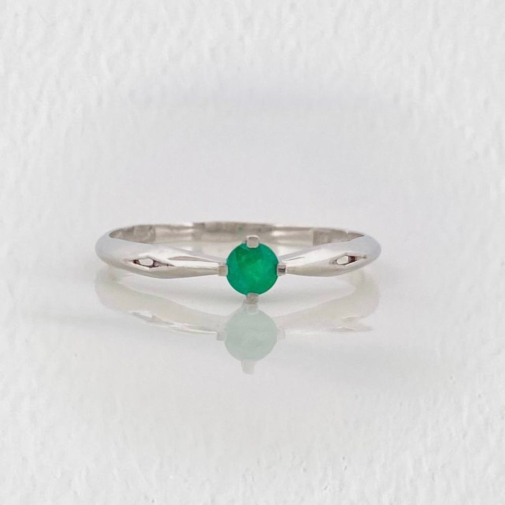 Anillo Solitario Esmeralda 0.22pts 1.35g / T7 Oro Blanco 18K